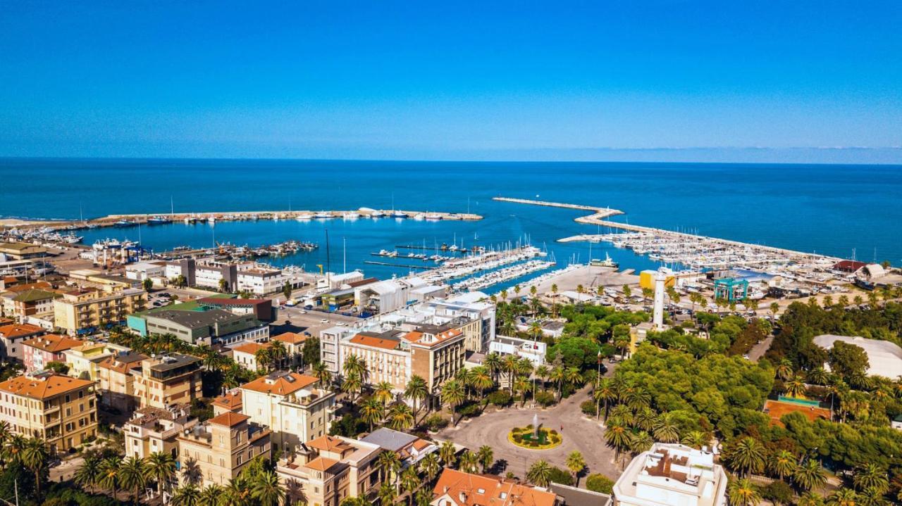 Hotel Calabresi Сан-Бенедетто-дель-Тронто Екстер'єр фото
