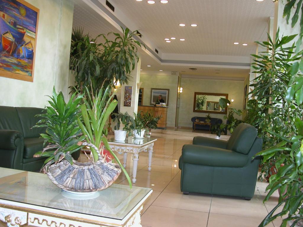 Hotel Calabresi Сан-Бенедетто-дель-Тронто Екстер'єр фото