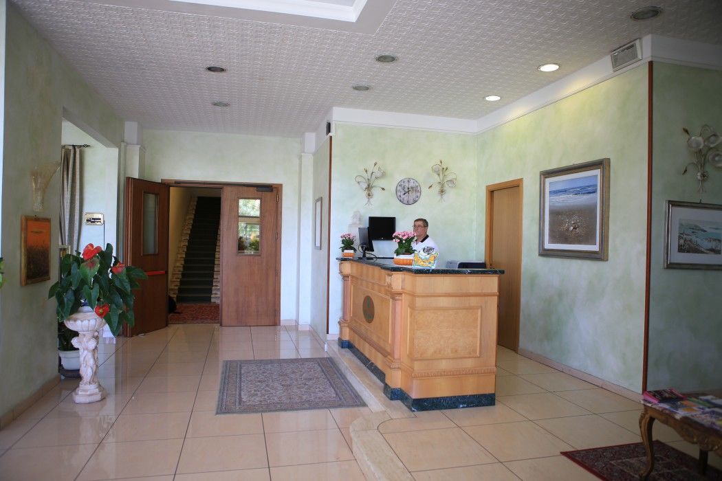 Hotel Calabresi Сан-Бенедетто-дель-Тронто Екстер'єр фото