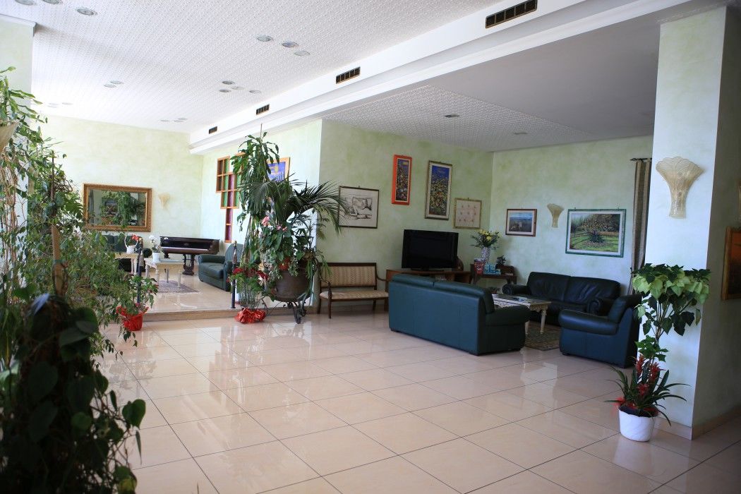 Hotel Calabresi Сан-Бенедетто-дель-Тронто Екстер'єр фото